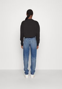 Calvin Klein Jeans Džínsy voľného strihu - denim medium