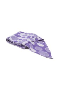 Sciarpa viola con un motivo a pois in diverse tonalità. Realizzata in materiale morbido, con una forma triangolare e bordi sfrangiati.