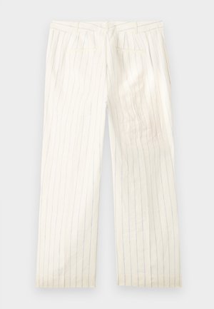 Hvite bukser med smale, vertikale blå striper, knappelukking foran, og lommer på siden og bak, vist flatt på hvit bakgrunn.