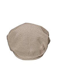 Căciulă plată tricotată bej, cu o suprafață texturată și o formă rotundă, având o margine îngustă. Design ușor și respirabil.