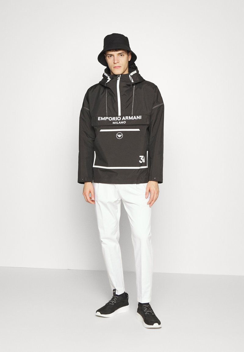 Herren Leichte Jacken | Emporio Armani BLOUSON JACKET Windbreaker nero/schwarz - VY19013 Herren Leichte Jacken | Emporio Armani BLOUSON JACKET Windbreaker nero/schwarz - VY19013