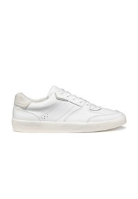 Sneaker in pelle bianca con punta arrotondata, lacci piatti e sottili accenti testurizzati. Il design include cuciture minimaliste e dettagli del logo.