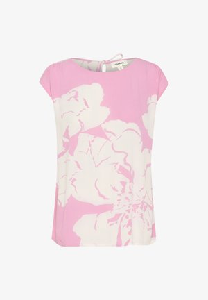 Korte mouwen top gemaakt van lichtgewicht stof, met een roze bloemenpatroon op een witte achtergrond, voorzien van een sleutelgat halslijn en striksluiting.