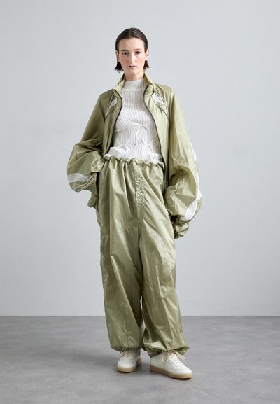 STAMM YOUNG PANT - Trousers - green