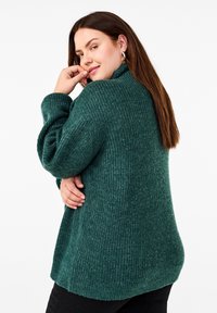 Zizzi FLASH MIT HOHEM KRAGEN UND REISSVERSCHLUSS - Svetr - sea moss mel
