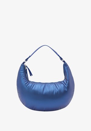 Blå satin hobo taske med et blødt, fyldigt design. Har en buet form, en enkelt skulderrem og en lynlåslukning med subtile hardware-detaljer.