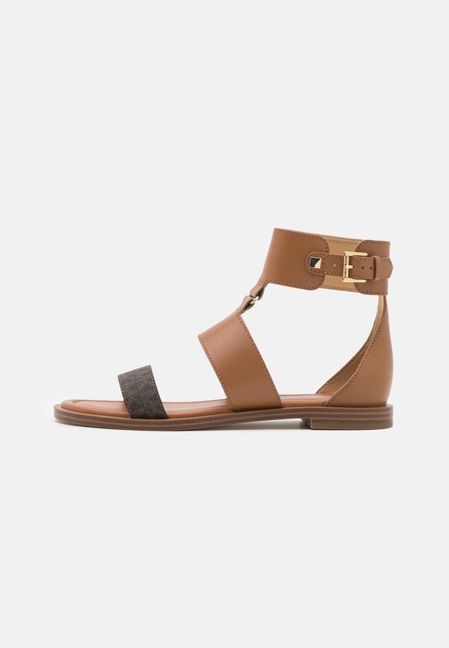 AMOS FLAT - Ankle cuff sandals - luggage