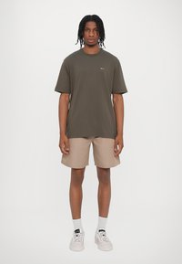 NN.07 TEE - Tricou basic - capers