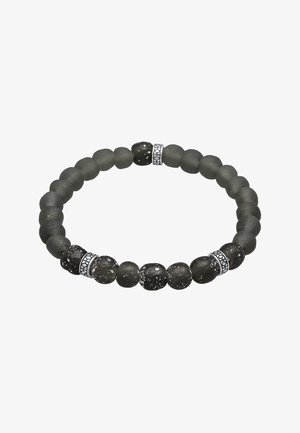 Perlenarmband mit matter schwarzer und undurchsichtiger grauer Perlen, verziert mit glänzenden silbernen Akzenten in filigranen Designs. Insgesamt glatte Textur.