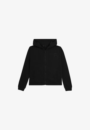 Sudadera negra con cremallera, capucha, dos bolsillos delanteros y un sutil logo "FY" en el pecho izquierdo.