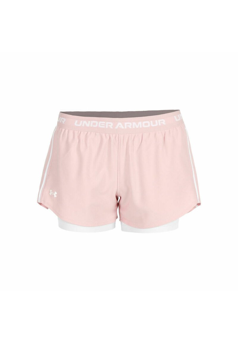 Shorts de sport rose avec logo Under Armour blanc, ceinture élastique et doublure intérieure blanche. Caractéristiques : tissu léger et respirant, avec des rayures sur les côtés.