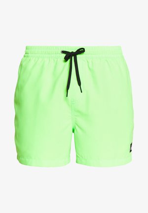 Neonowe zielone kąpielówki wykonane z lekkiego materiału, z elastycznym paskiem w talii z czarnym sznurkiem i małą naszywką z logo.