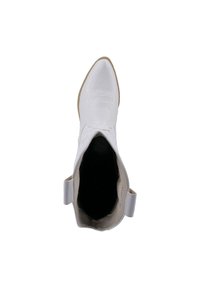 Bota de cowboy blanca con punta afilada, costuras decorativas y lazos laterales. Exterior de cuero suave y suela de goma duradera.