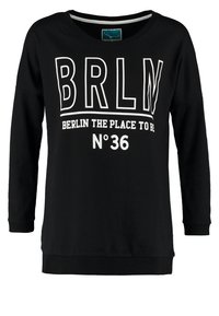 T-shirt noir à manches longues avec texte blanc "BRLN", "Berlin the place to be" et "N° 36" sur le devant, col rond, style décontracté.