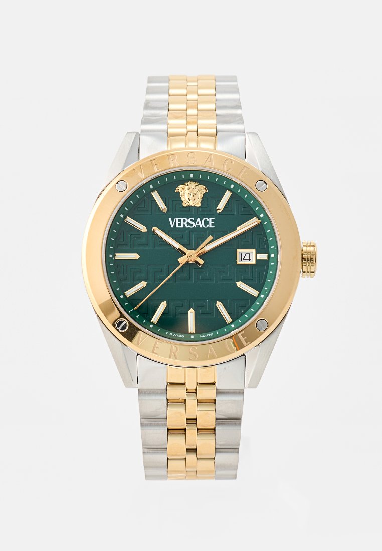 Montre Versace avec un cadran texturé vert, une lunette dorée et un bracelet en argent et or. Comprend une fenêtre de date à 3 heures et un logo gravé.