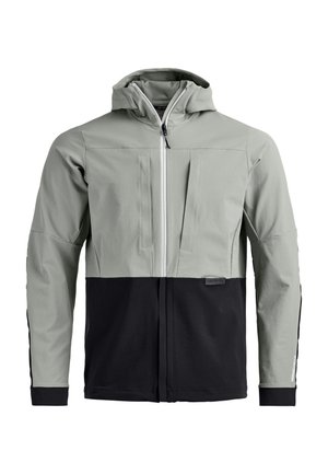 Zweifarbige Softshelljacke mit hellgrauem Oberteil, schwarzem Unterteil, Frontreißverschluss, Kapuze und langen Ärmeln mit schwarzen Bündchen.