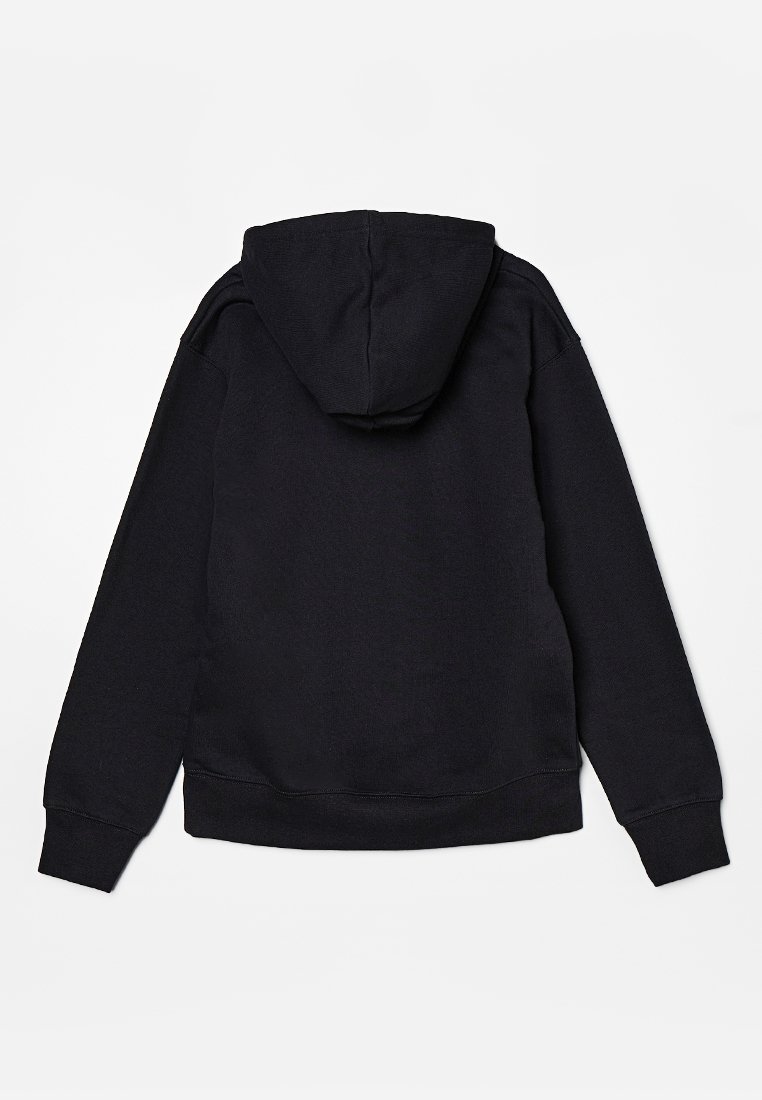Czarny bawełniany hoodie z podszewką w kapturze, długimi rękawami, ściągaczami przy mankietach i prostym dołem. Brak widocznych logo lub dodatkowych detali.
