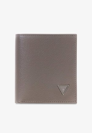 Szary skórzany portfel bifold z teksturowaną powierzchnią i przeszytymi brzegami. Posiada trójkątną logotyp w prawym dolnym rogu.