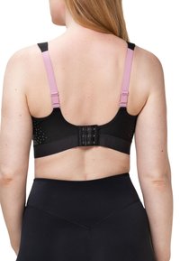 Svart sport-bh med justerbara ljusrosa remmar, texturerad bakpanel och tre-häktars stängning. Släta tyger med minimal detaljer.