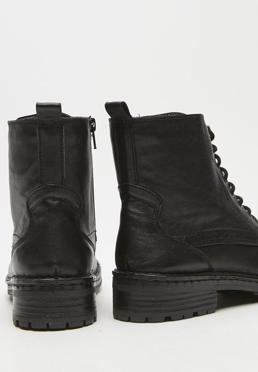 bata stivaletti stringati