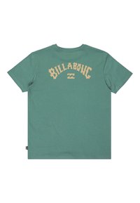 T-shirt verde in cotone con un logo beige curvo "BILLABONG" sul retro, maniche corte e design a girocollo.