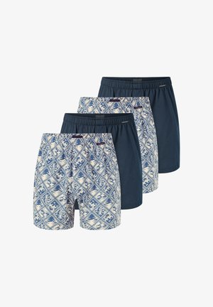 Quattro paia di pantaloncini da uomo: due con motivo a fantasia blu e bianco, due tinta unita blu navy; vita elastica, tessuto leggero.