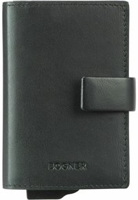 Portafoglio in pelle nera con una texture liscia, caratterizzato da una forma rettangolare, una chiusura a scatto e un logo impresso sul davanti.