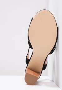 Pier One Korolliset sandaalit - black