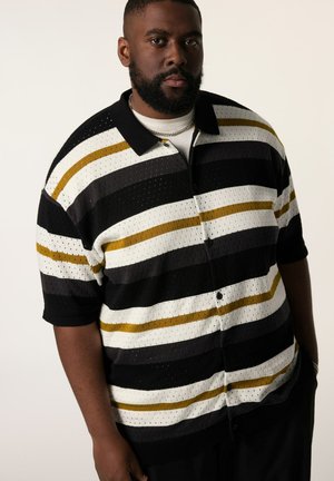 STHUGE Hemd - black