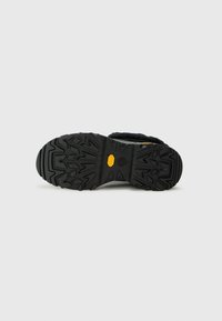 UGG ADIRONDACK - Botas para la nieve - black