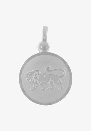 Silberanhänger mit einem kreisförmigen Design und einem erhabenen Löwenmotiv. Glatte Oberfläche mit glänzendem Finish und einer kleinen Öse zum Befestigen.