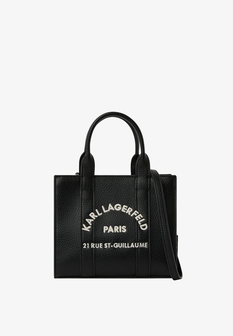 Черна кожена чанта с две дръжки и дълга презрамка, с бял текст "Karl Lagerfeld Paris 21 Rue St-Guillaume" отпред.
