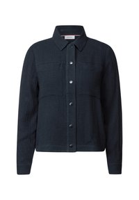 Chemise bleu marine foncé boutonnée avec un tissu texturé, comprenant deux poches poitrine, un col, et des boutons en métal argenté.