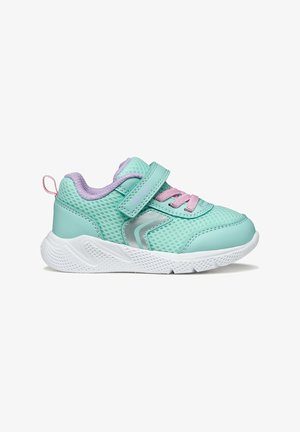 Zapatilla de malla aqua con detalles en lavanda, tira ajustable, cordones rosas y suela de goma blanca texturizada con un patrón de olas.