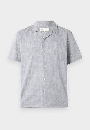 Cămașă cu mânecă scurtă în gri deschis, realizată dintr-un material texturat. Prezintă un guler, șase butoane și o croială lejeră.