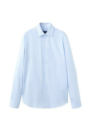 Svetlo modra dolgo rokavna srajca z gumbi, klasičnim ovratnikom in subtilnimi navpičnimi črtami na belem ozadju.