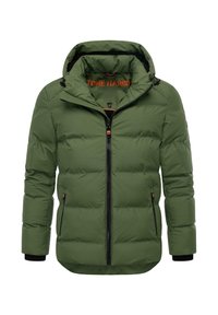 Giacca a vento verde con zip frontale, cappuccio regolabile e interior arancione a contrasto. Presenta due tasche laterali e polsini a costine.