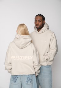 Neselectat, light beige