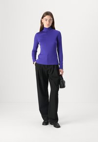 Marc Cain Long sleeved top - bright violet