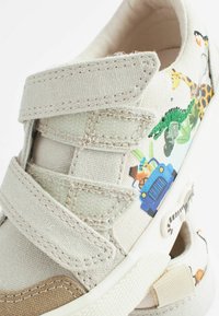 Next TWO FASTENING FIT - Klettschuh - neutral safari animal