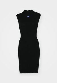 Robe en jersey côtelé noir avec un col haut et sans manches. Présente un logo bleu "Hugo" au niveau du col. Silhouette ajustée.