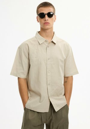 INSIDE, CAMISA BORDADO FLORAL OVERSIZE - Camisa - beige