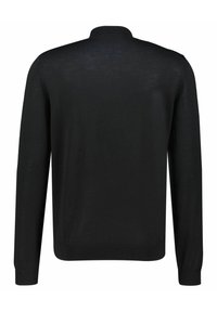 Pull en tricot noir avec un col montant, des manches longues et des bords côtelés au niveau des poignets et de l'ourlet. Présente une texture lisse et un design minimaliste.