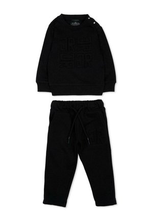 Felpa nera a maniche lunghe con grafica in rilievo e pantaloni della tuta neri abbinati con vita con coulisse e logo ricamato sulla coscia.