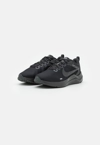 Nike Performance DOWNSHIFTER 12 - Zapatillas running asfalto - black/dark smoke grey/iron grey