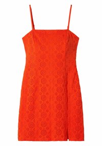 Robe orange vif avec bretelles spaghetti réglables, présentant des motifs floraux en œillets complexes et une silhouette ajustée, longueur au genou.