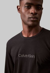 Calvin Klein Underwear LOGO - Pyjamasoverdel - black