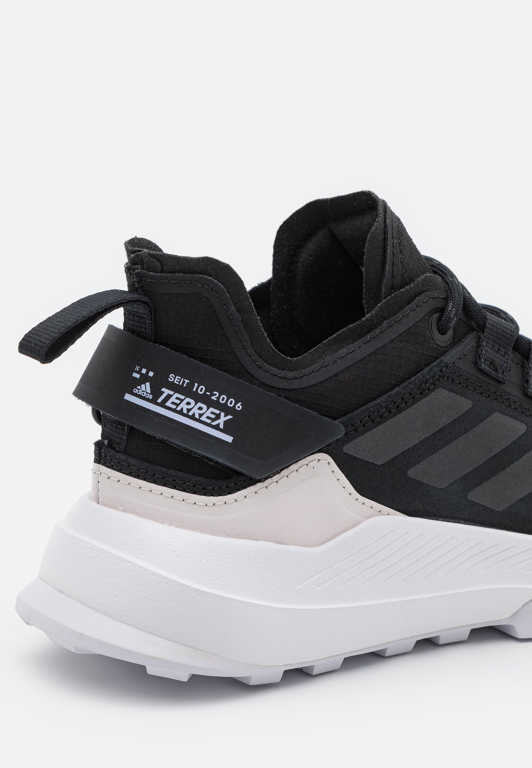 terrex hiking urban traxion shoes mid