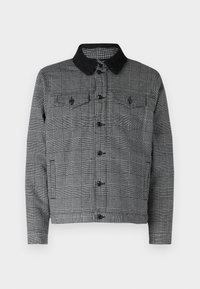Grå och svart rutmönstrad button-up jacka med svarts textured krage och två knappade bröstfickor på vit bakgrund.