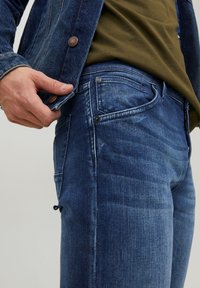 Jack & Jones JJIGLENN FOX - Relaxed fit jeans - blue denim